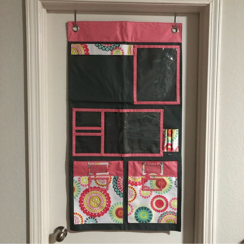 Thirty-One Hanging Wall Organizer Multiple Pockets 41” x 22-3/8” Pink Gray